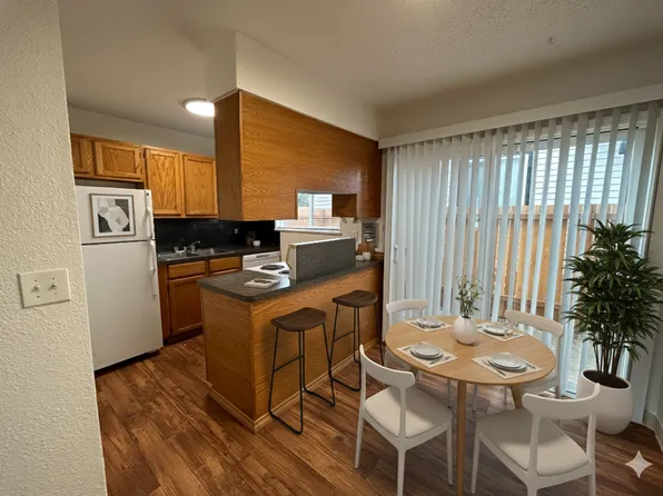 S0638, 8902-8916 SE Woodstock Blvd #8910, Portland, OR 97266