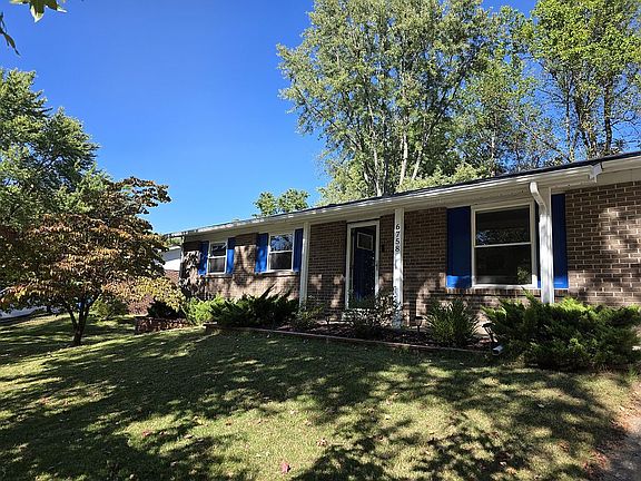 3rd image of 6758 English Oak Dr
