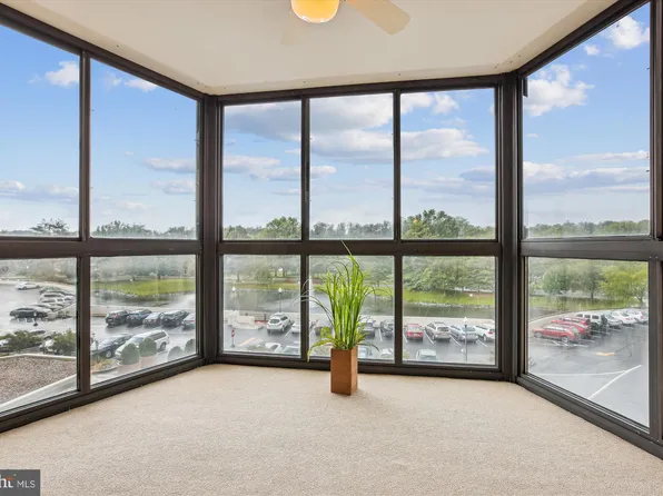 3330 N Leisure World Blvd Unit 5-318, Silver Spring, MD 20906