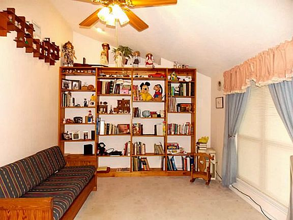 4th image of 122 Otter Ln