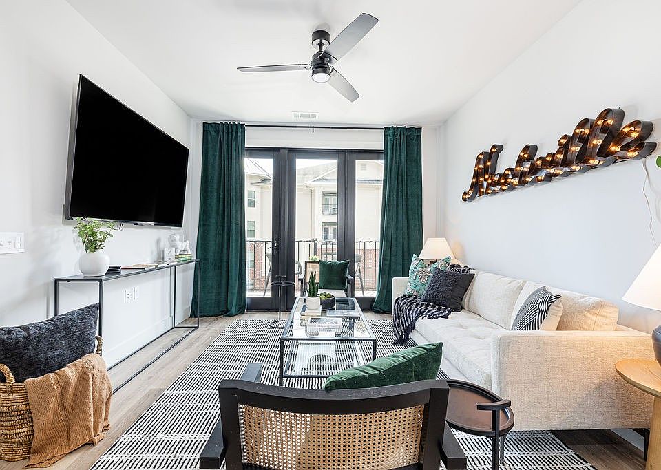 1st image of 303 31st Ave N #308