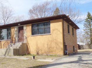 912 W Wood St, McHenry, IL 60051