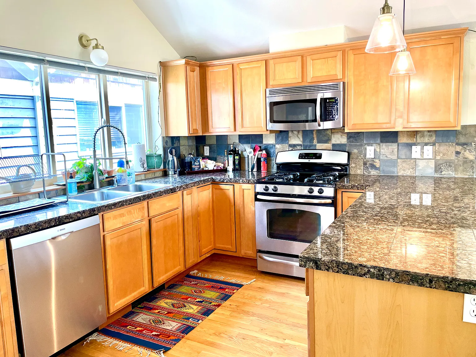 2 bed, 1300 sqft, $2,995 — Photo 4