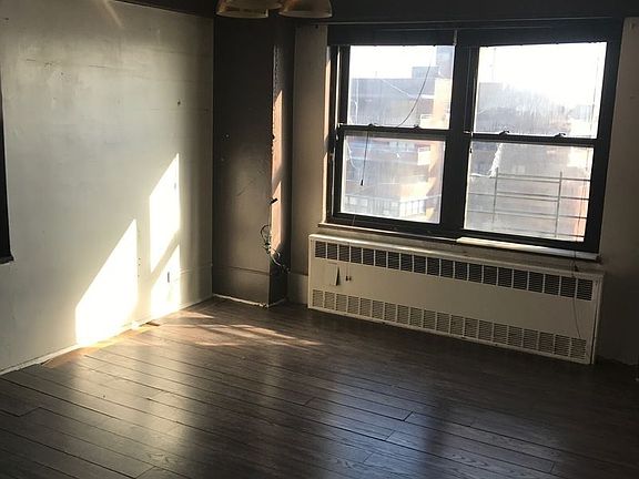 2nd image of 409 Grand St #E2003