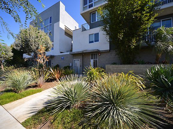 Mar Vista Lofts - Lush Landscaping