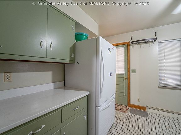 5th image of 929 Park St