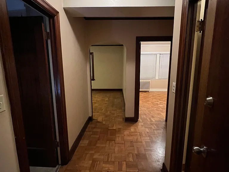 Broadmoor — Photo 22
