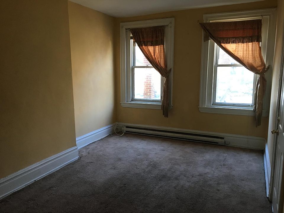 2nd image of 1109 W 7th St