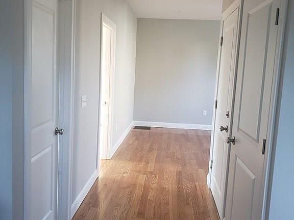 3rd image of 900 Washington St #1
