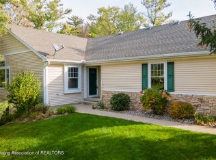 6437 Highland Ridge Dr, East Lansing, MI 48823
