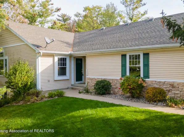 6437 Highland Ridge Dr, East Lansing, MI 48823