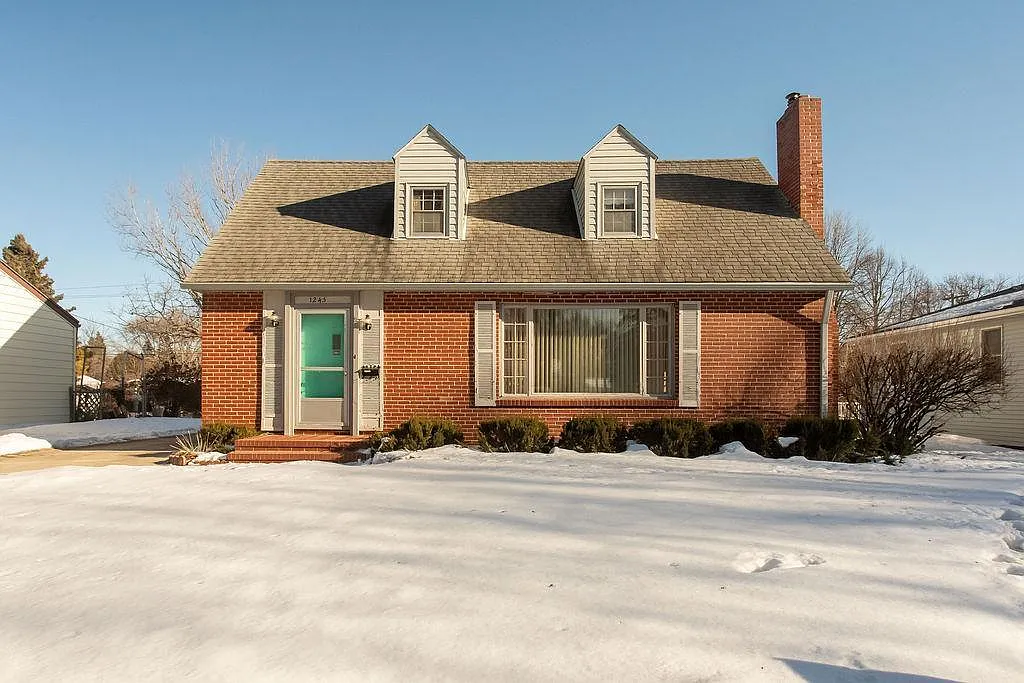 1245 1st St N photo 1