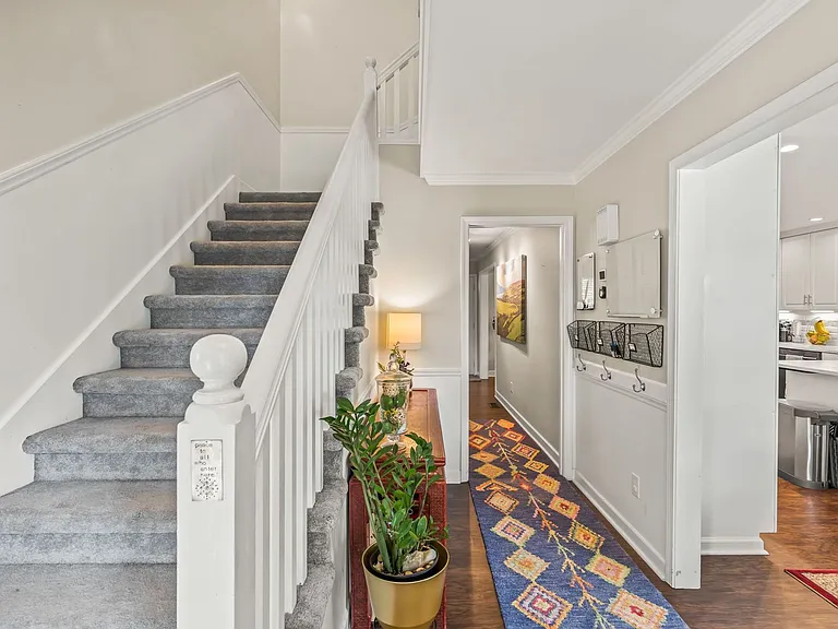 223 Ivy Cir — Photo 32