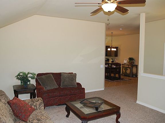 4th image of 2208 Diana Dr
