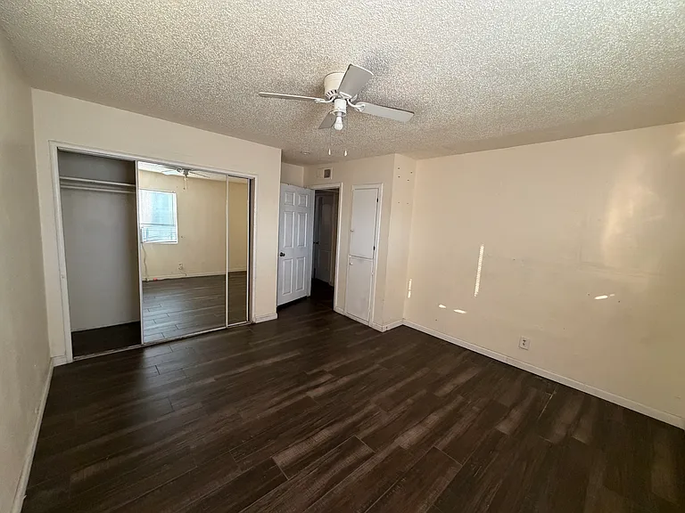 921 W Houston Ave — Photo 13