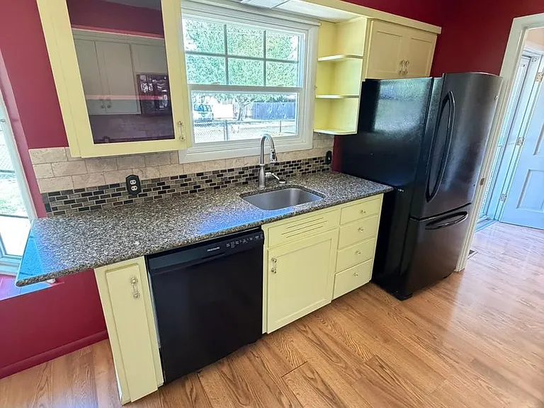 550 Carlson Dr — Photo 9