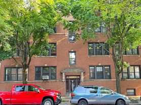 1949 W Cuyler Ave