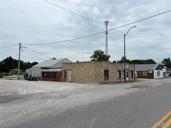 212 W 2nd St, Montgomery City, MO 63361