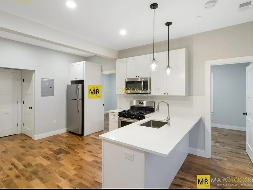 477 Meridian St #3A