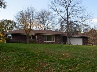 S76W32800 Haywagon Ct, Mukwonago, WI 53149