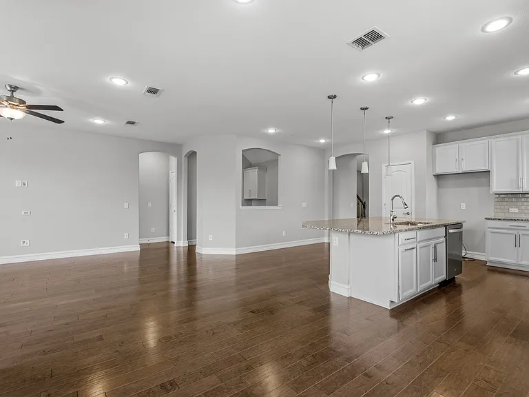 5901 Silverhollow Dr — Photo 7