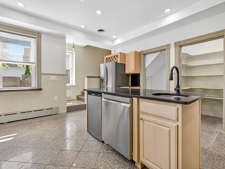 21 Ulster Ave #A — Photo 8