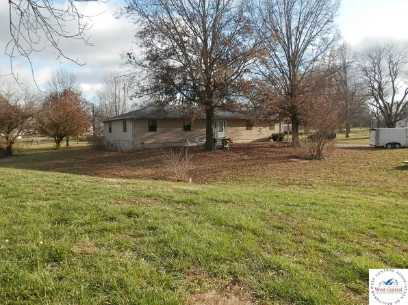 705 Main St, Hughesville, MO 65334