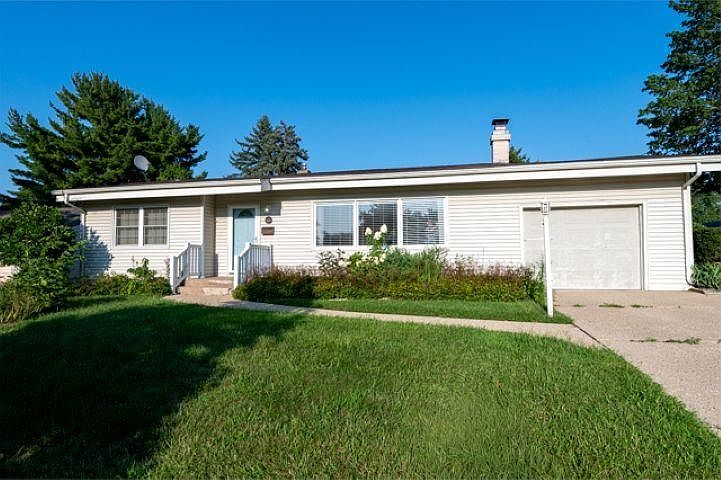 1st image of 928 Woodland Dr