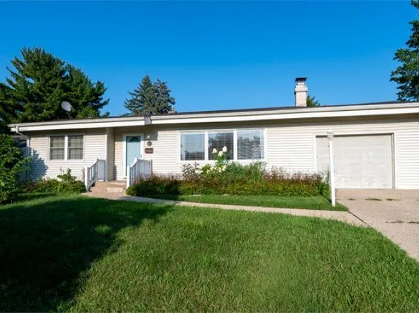928 Woodland Dr, Rockford, IL 61108