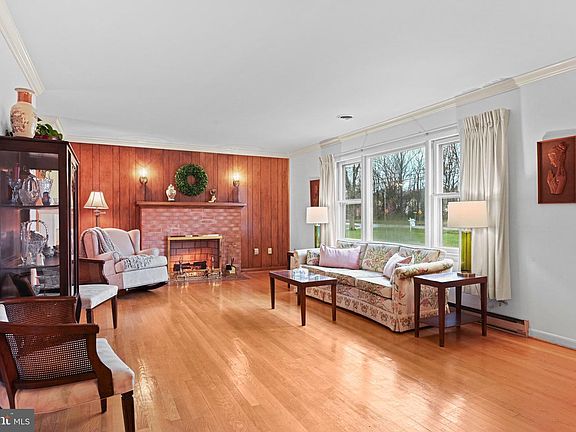 3rd image of 1396 S King St