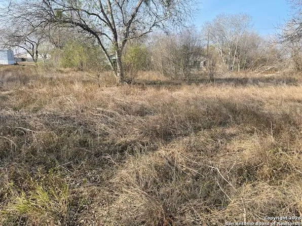 606 CEDAR ST LOT 5, Jourdanton, TX 78026