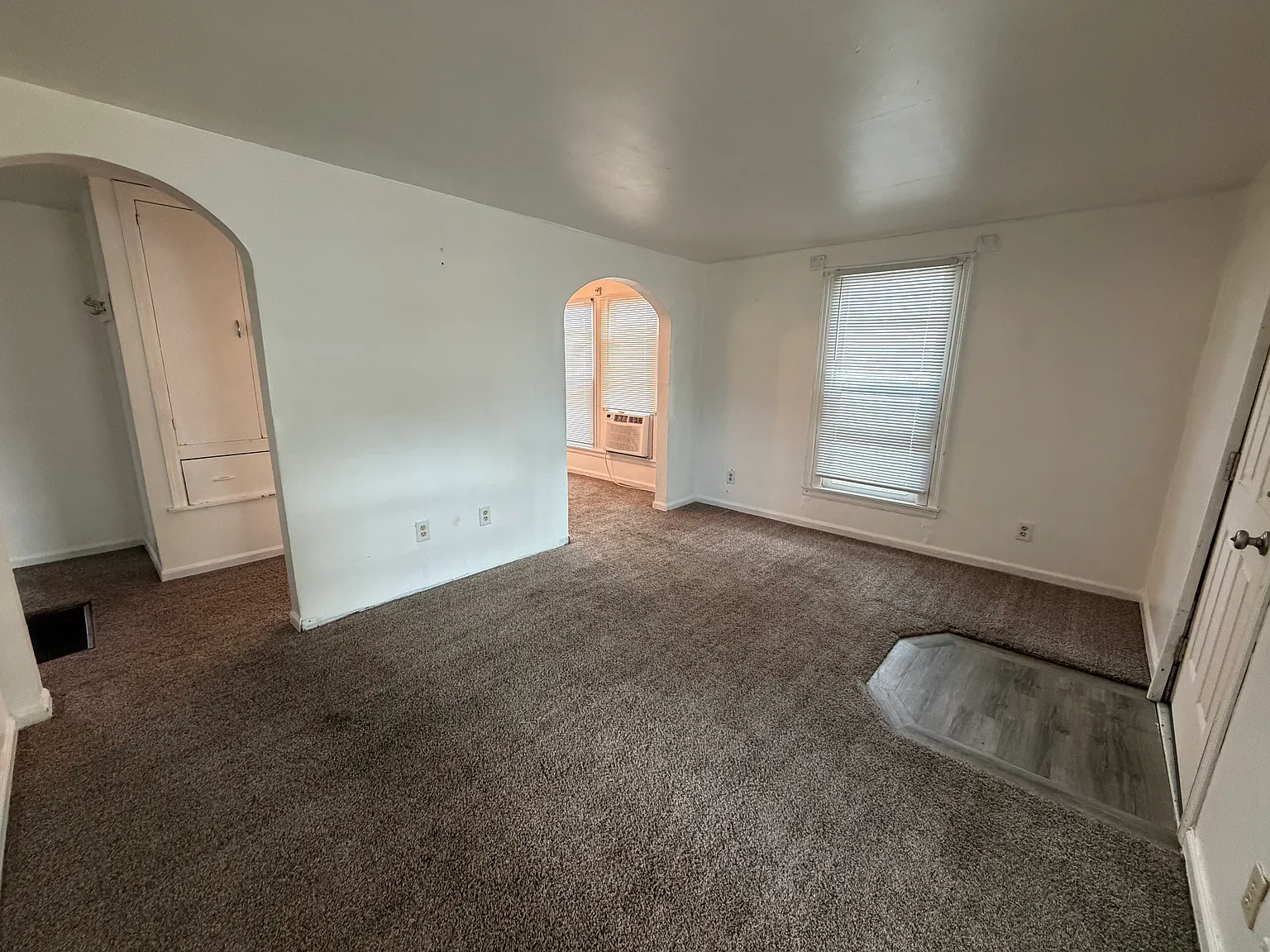 2 bed, 728 sqft, $900 — Photo 3