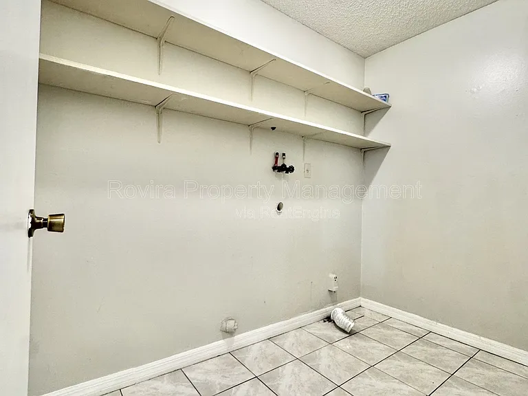 927 Louisiana Ave — Photo 16