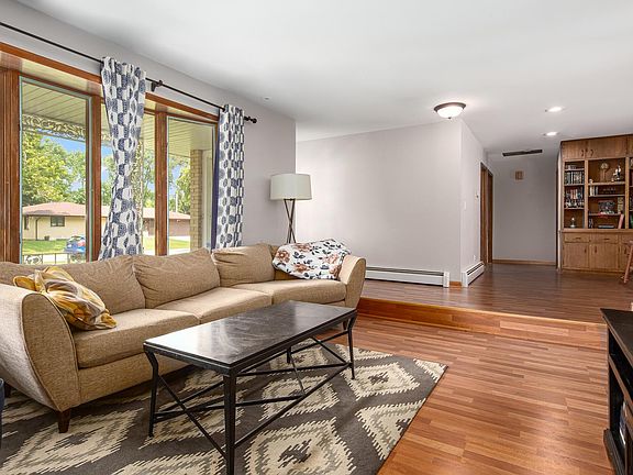 5th image of 3314 Caroline Dr