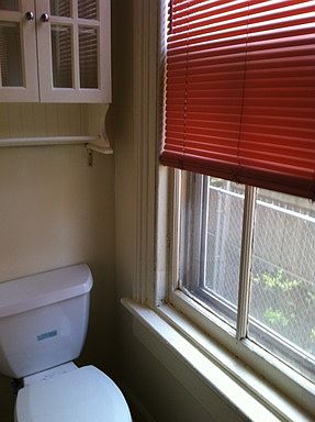 5th image of 104 E Clay St