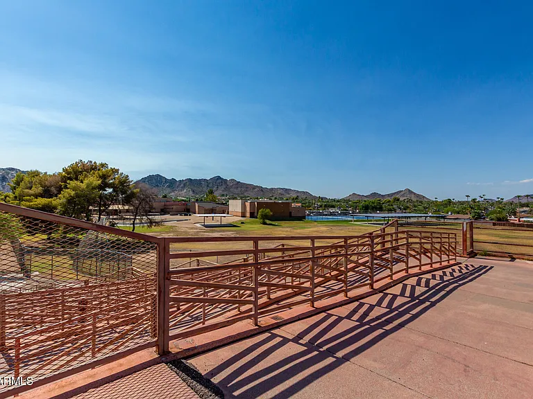 2909 E Las Rocas Dr — Photo 46