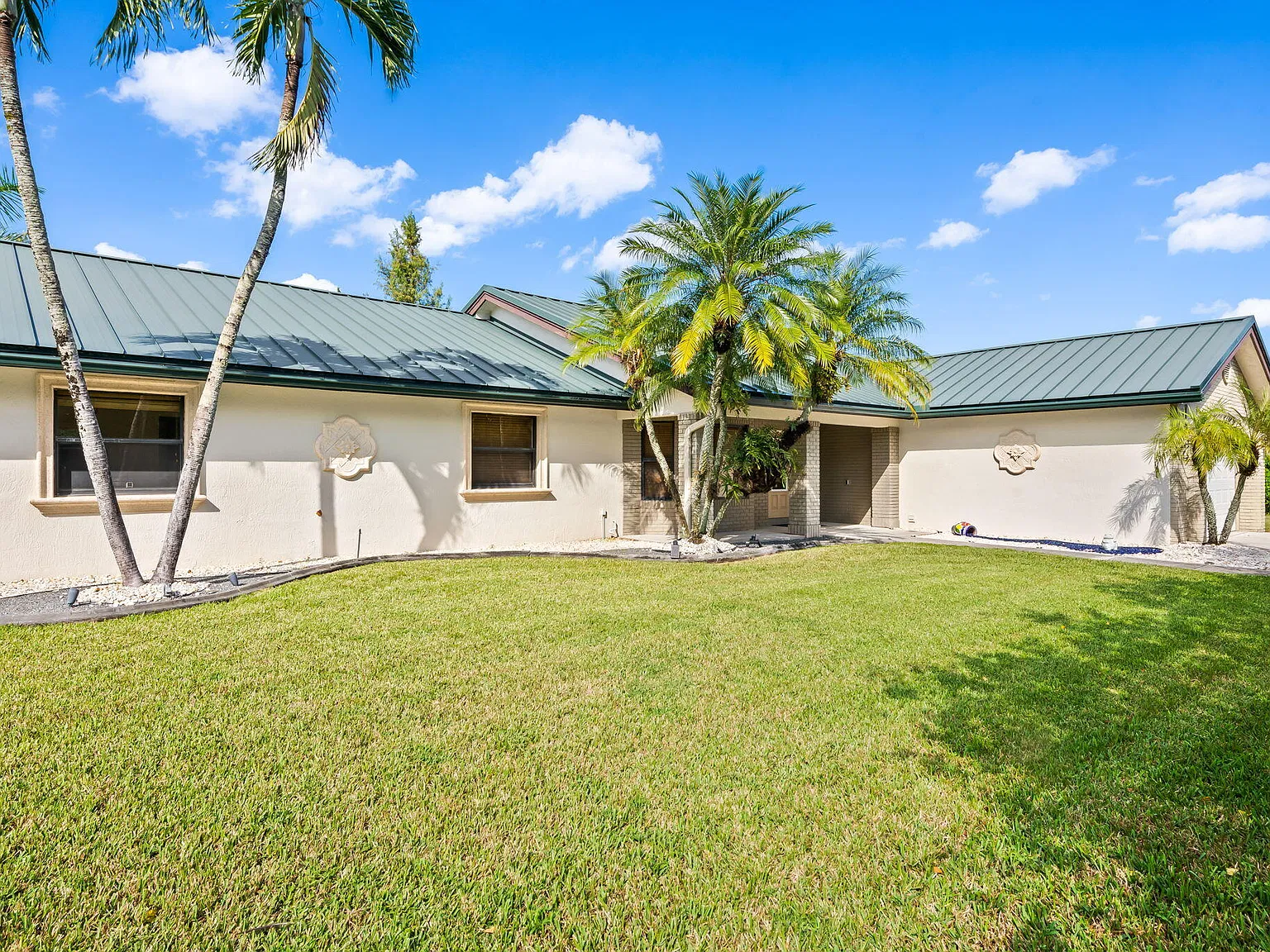 4 bed, 3.0 bath, 2554 sqft, $6,000 — Photo 3