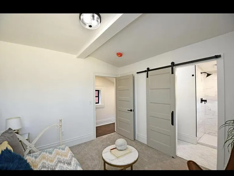 216 E 8th St #2 — Photo 23