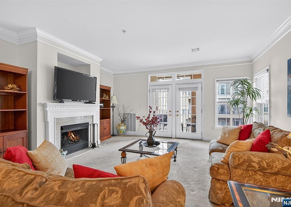 1st image of 9210 Ravenscroft Rd