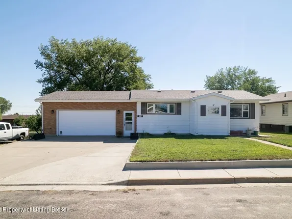 407 1st Ave SE, Bowman, ND 58623