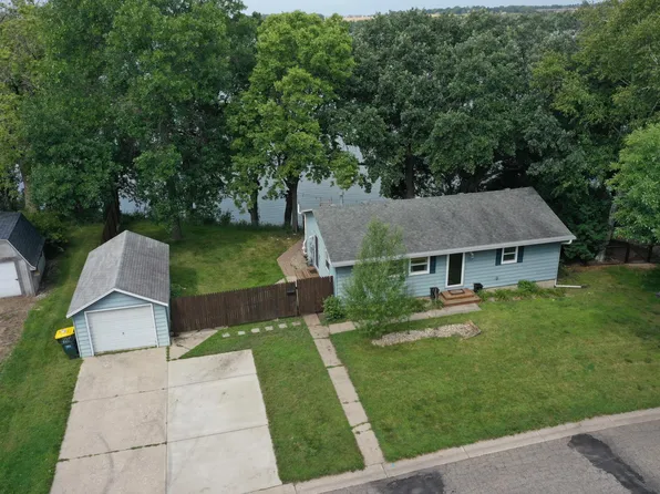 727 11th St NW, Willmar, MN 56201