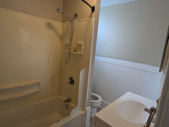 2nd image of 337 Newton St #3