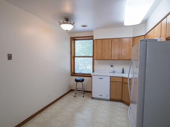 4th image of 3225 N Southport Ave #F2