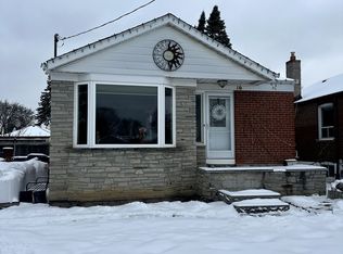 16 Trelevan Pl #4, Toronto, ON M1R 2E1