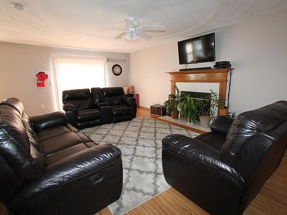 3rd image of 3272 Bellowind Dr