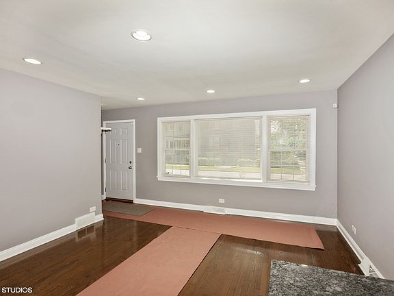 3rd image of 8001 S South Shore Dr