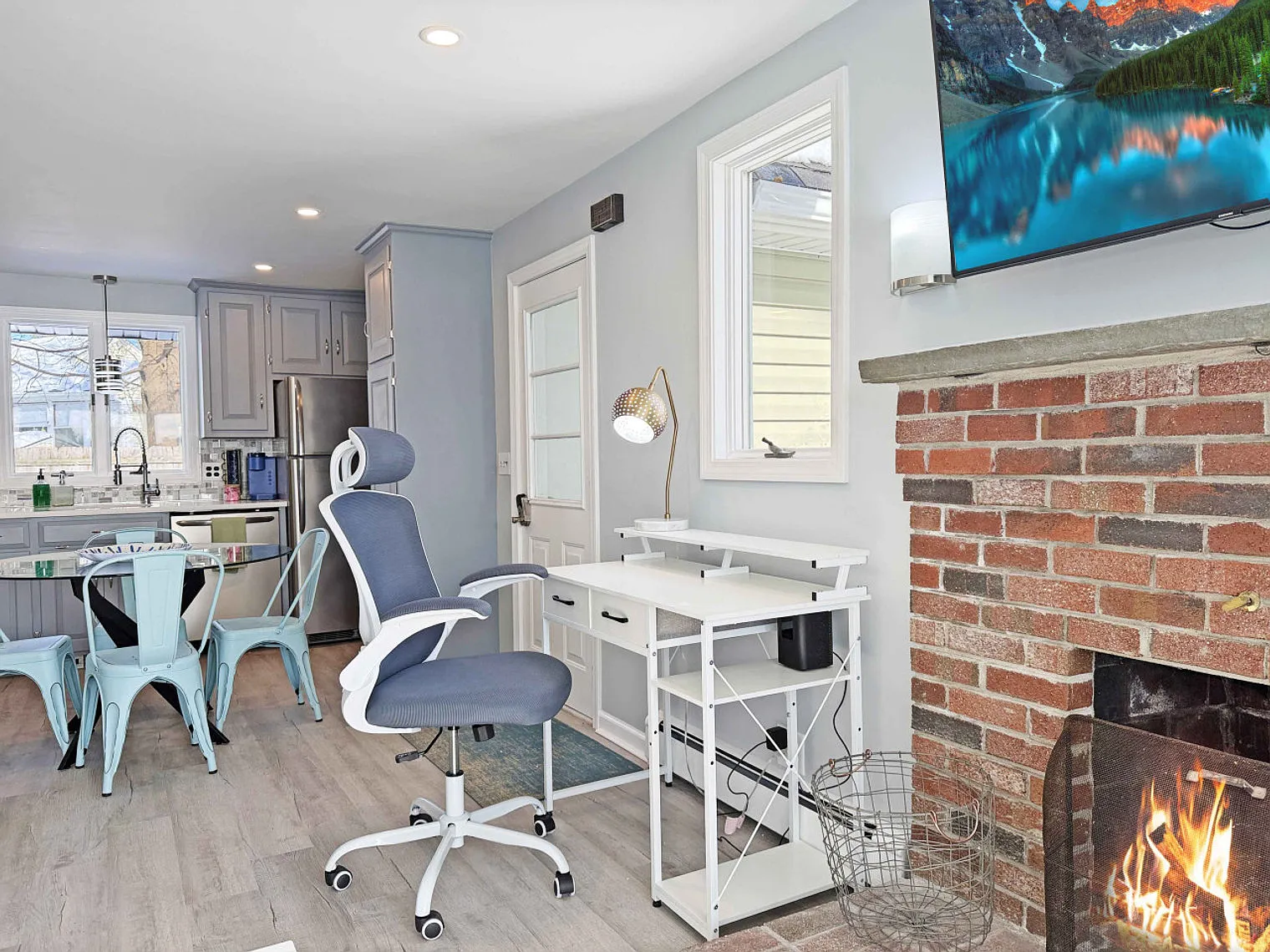 2 bed, 1.0 bath, 1076 sqft, $4,531 — Photo 2