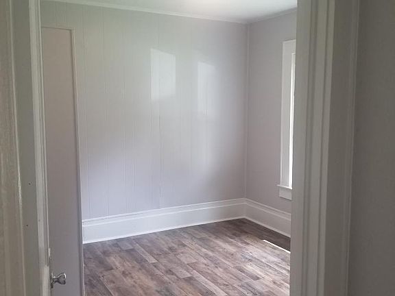 4th image of 662 Cherry St
