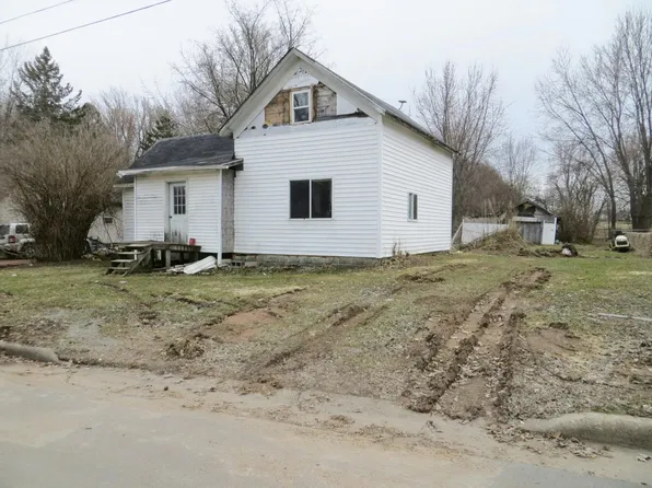 217 E Central St, Loyal, WI 54446