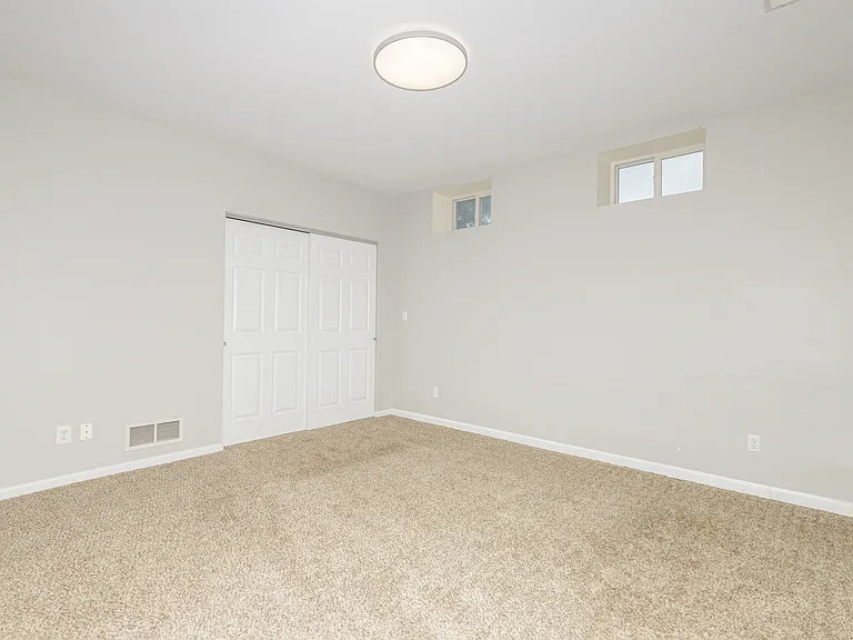 120 Roehampton Ln — Photo 68